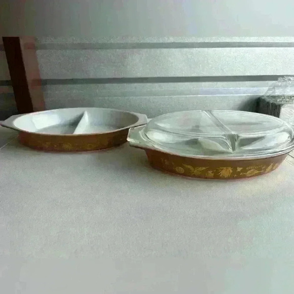 Pyrex Casserole Dish 1 1/2 Quart Brown Gold Divided W/Lid Early American Vintage - Picture 2 of 6